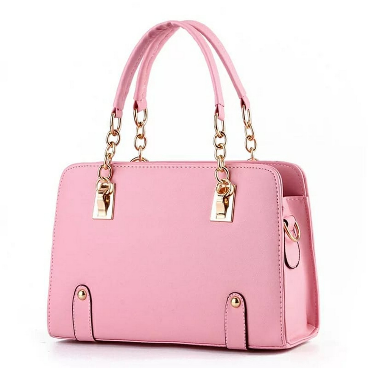 Immerse yourself in elegance: a stylish pink bag for a unique look